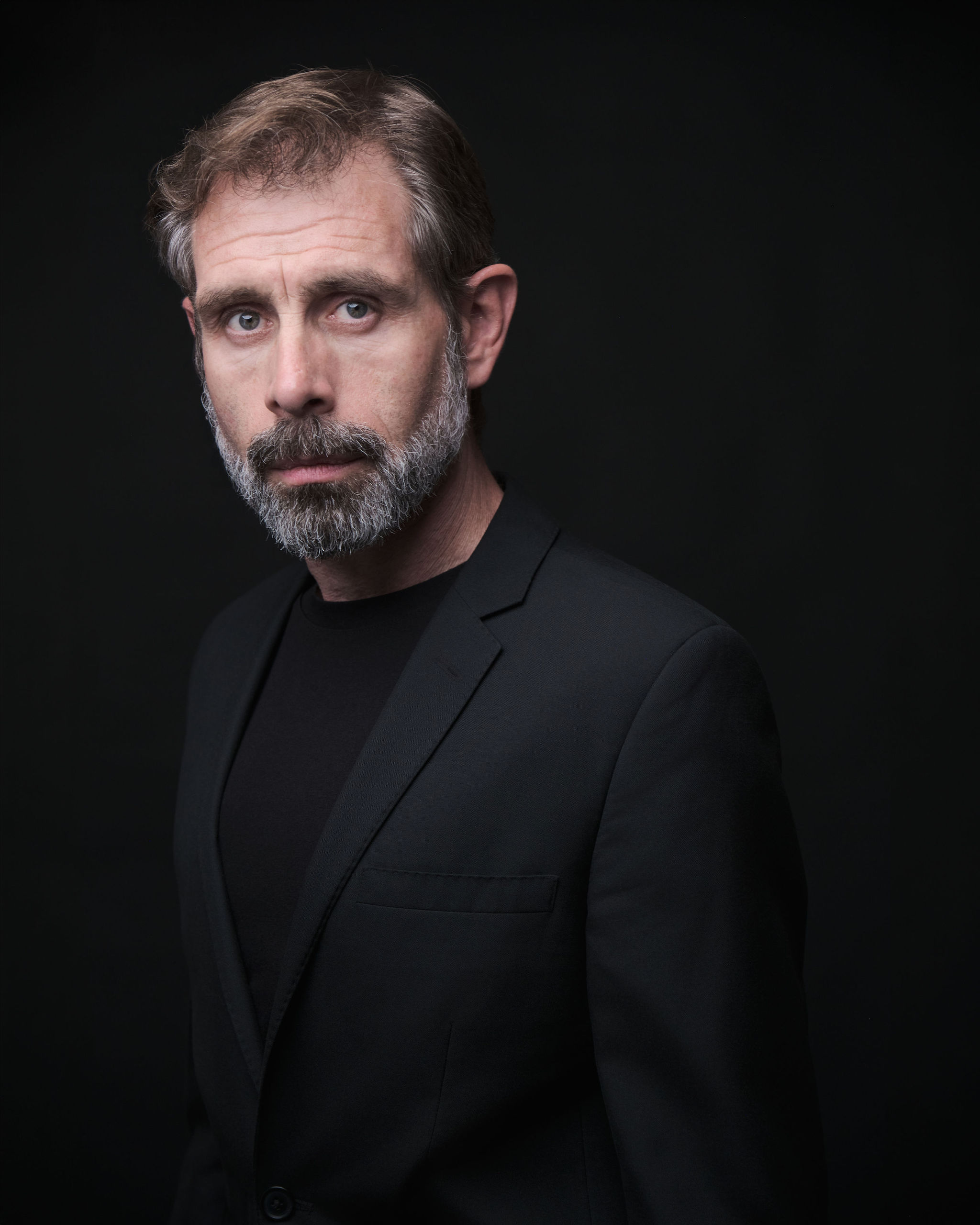 Iago Cabrero actor — Villain archetype, black t-shirt portrait, sidelong gaze